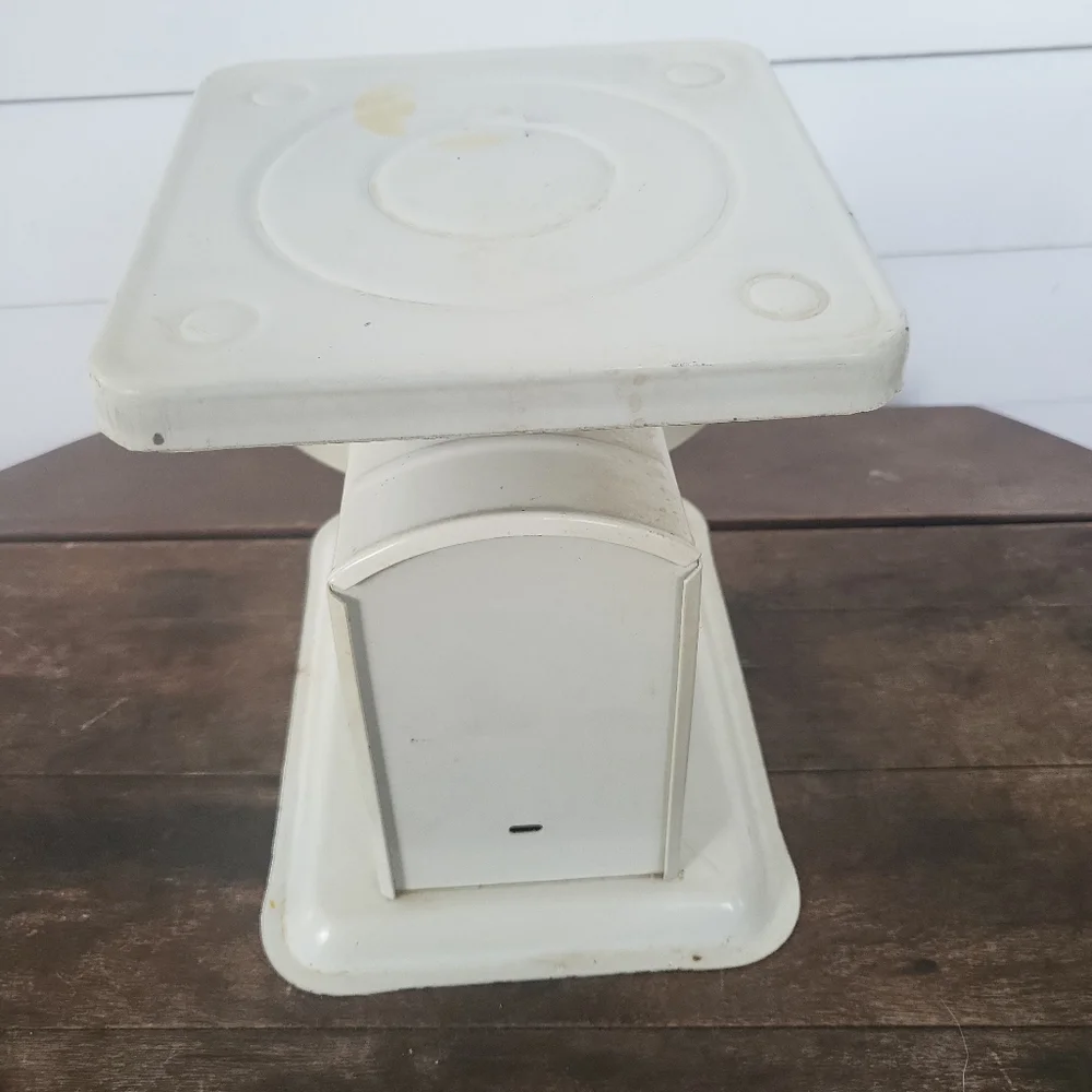 Vintage American Family White Metal Kitchen Scale 25lb